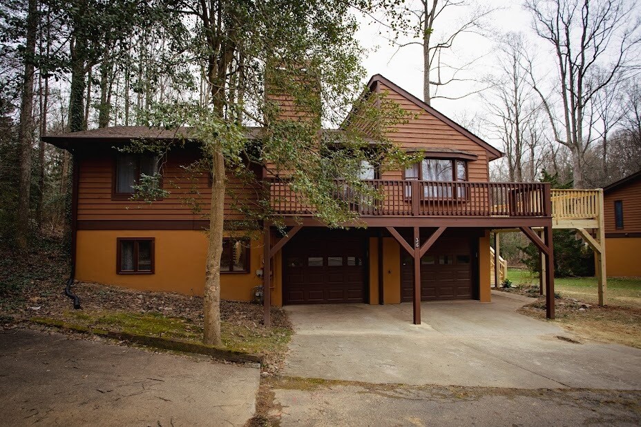36 Poplar Ct in Fletcher, NC - Building Photo