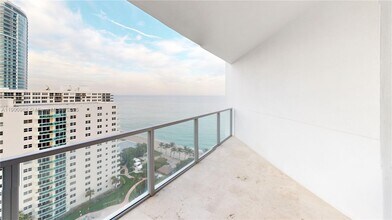 3101 S Ocean Dr in Hollywood, FL - Building Photo - Building Photo