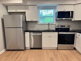 536 Kalmia St, Unit B - upstairs unit in Warminster, PA - Building Photo