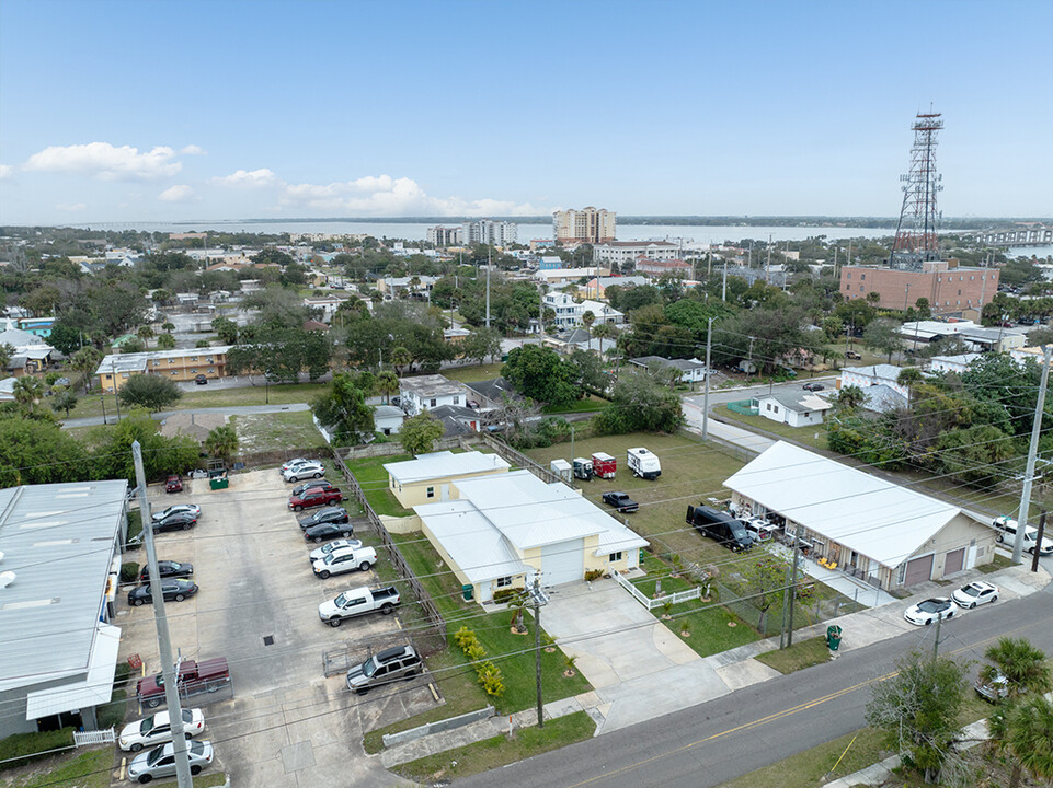 222 Rosa L Jones Dr in Cocoa, FL - Building Photo