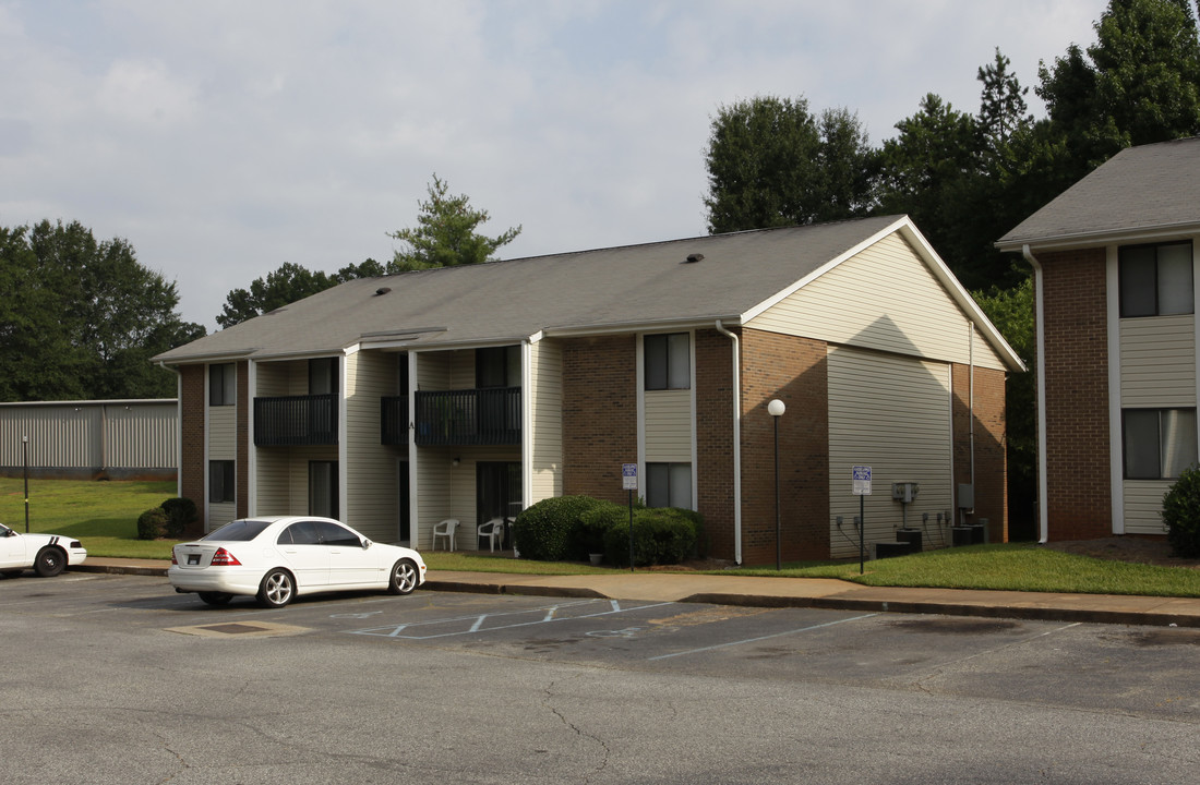 Country Creek Apartments in Chesnee, SC - Building Photo