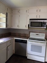 5303 Lenard Rd in Jamestown, NC - Building Photo