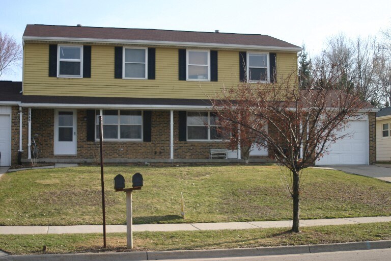 1648 Burcham Dr in East Lansing, MI - Building Photo
