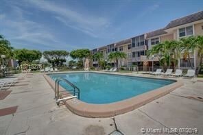 6705 NW 169th St in Hialeah, FL - Foto de edificio - Building Photo