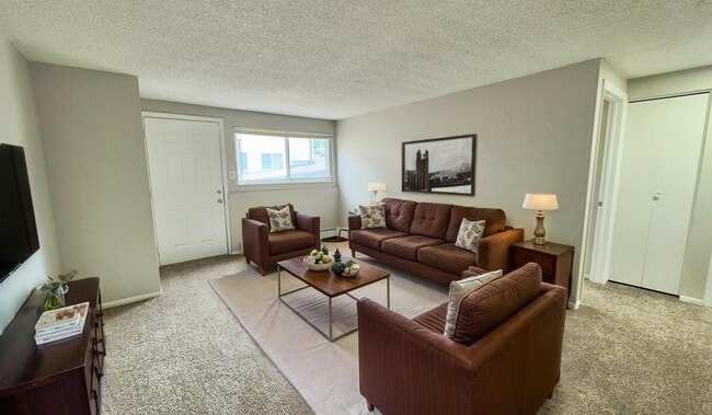 property at 2915 Straus Ln