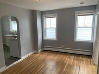 109 Beacon St, Unit 1 in Somerville, MA - Building Photo - Building Photo