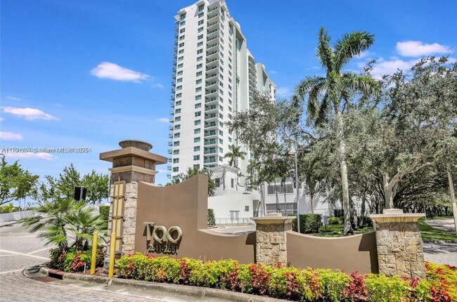 2641 N Flamingo Rd in Sunrise, FL - Building Photo - Building Photo