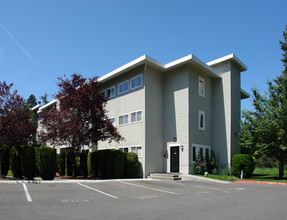 Hidden Creek Condos in Bellevue, WA - Building Photo - Building Photo