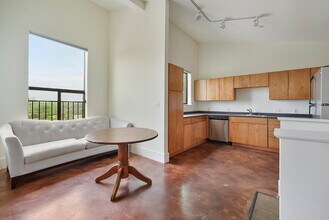 911 Keith Ln, Unit 15 in Austin, TX - Foto de edificio - Building Photo