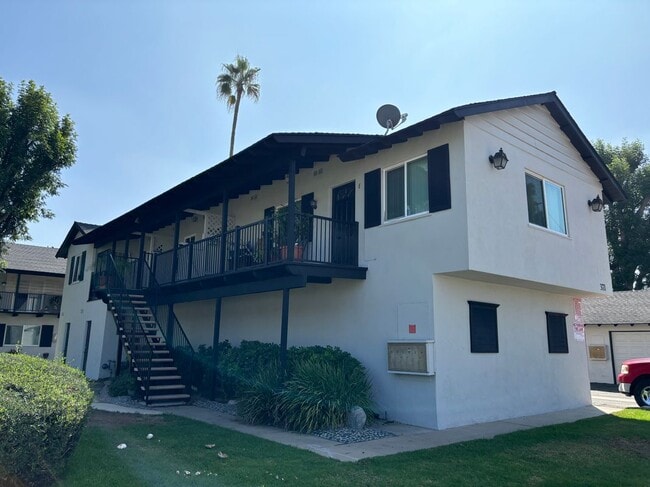 property at 371 N Oak St