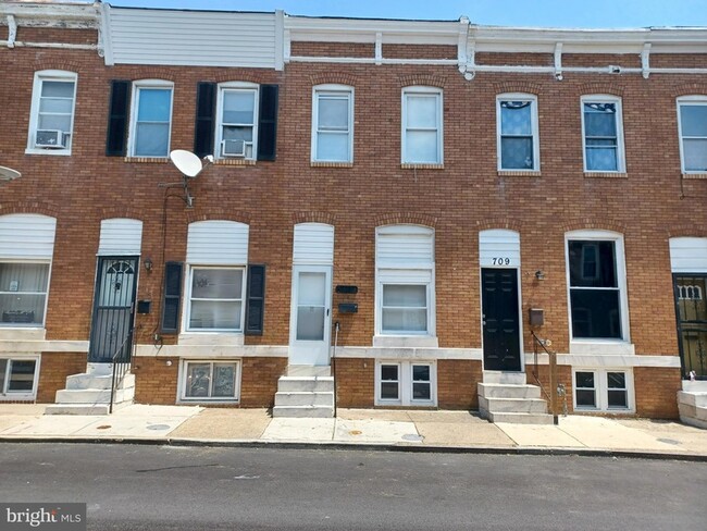 property at 711 N Streeper St