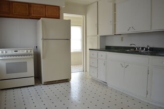 216 Oak St in Neenah, WI - Building Photo - Building Photo