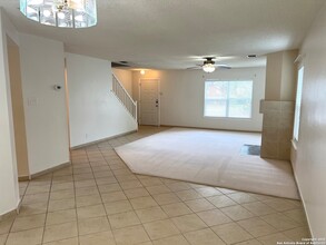 11053 Kimes Park Dr in San Antonio, TX - Building Photo - Building Photo