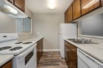 Venetian Bridges in Stockton, CA - Foto de edificio - Building Photo