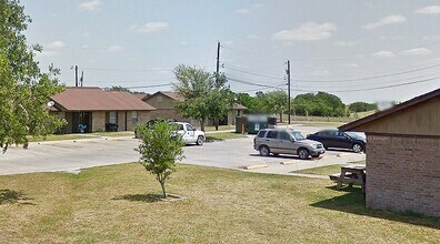 1200 Goliad St in Runge, TX - Building Photo - Building Photo