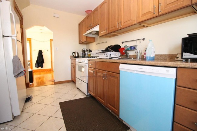 27 S Crescent Circuit-Unit -APT# B-OJ in Boston, MA - Building Photo - Building Photo