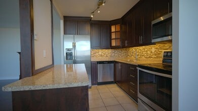 530-530 Lolita Gardens in Mississauga, ON - Building Photo - Building Photo