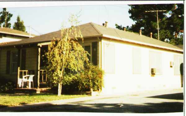 1875-1877 Poplar Ave in Redwood City, CA - Foto de edificio - Building Photo