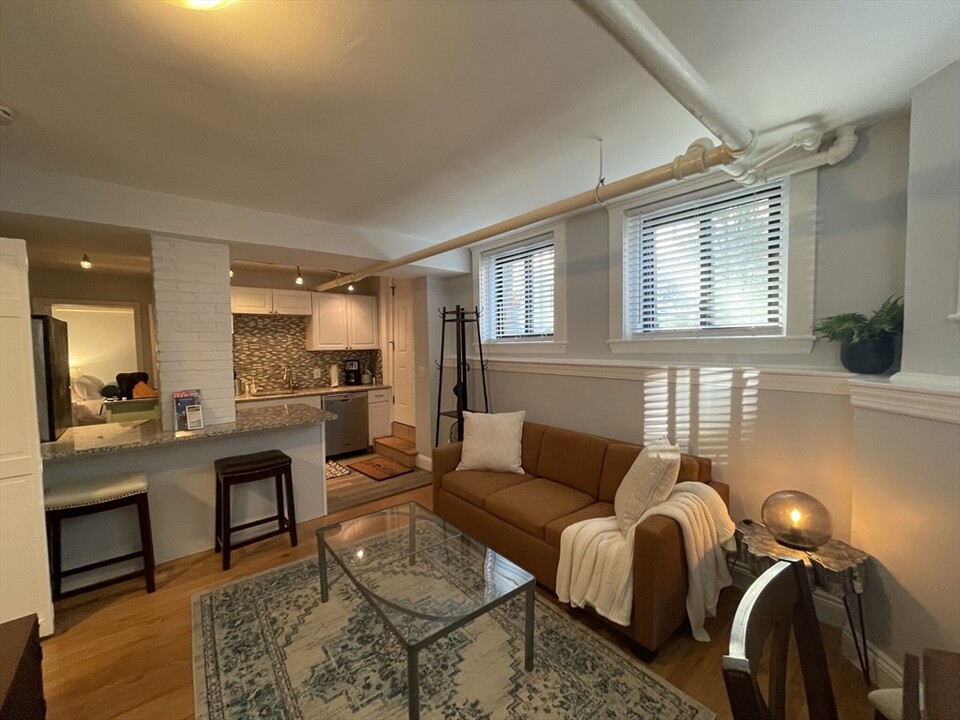 39 Glenville Ave, Unit Furnished in Boston, MA - Building Photo