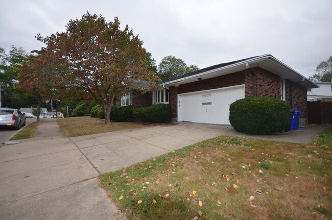 property at 20 Mossdale Rd