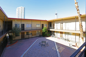 Lyn Capri Apartments in Las Vegas, NV - Building Photo - Building Photo