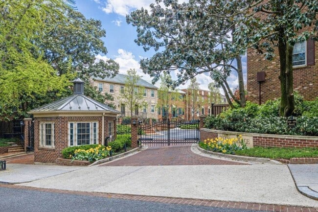 property at 1660 Beekman Pl NW