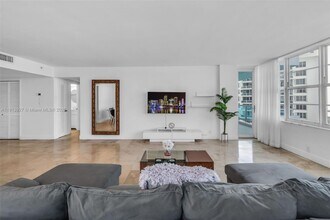 5101 Collins Ave in Miami Beach, FL - Building Photo - Building Photo