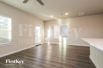 434 S Centro Cir in Shenandoah, TX - Foto de edificio - Building Photo