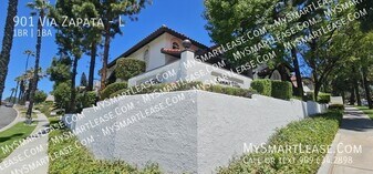 901 Vía Zapata in Riverside, CA - Building Photo