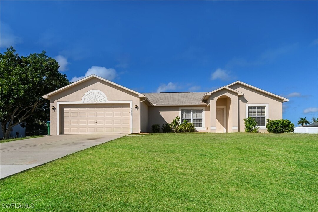 2908 SW 16th Pl in Cape Coral, FL - Building Photo