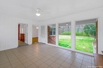 1559 Childress Dr SW in Atlanta, GA - Building Photo - Building Photo