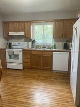 32 Knightly Rd in Hadley, MA - Building Photo - Building Photo