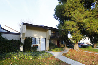 Baywood Apartments in Bakersfield, CA - Building Photo - Building Photo