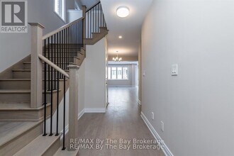 3 Periwinkle Rd in Springwater, ON - Building Photo - Building Photo