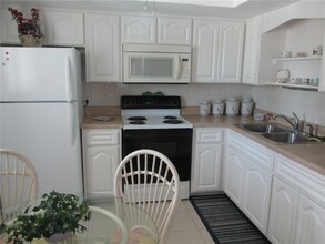 340 Base Ave E in Venice, FL - Building Photo - Building Photo