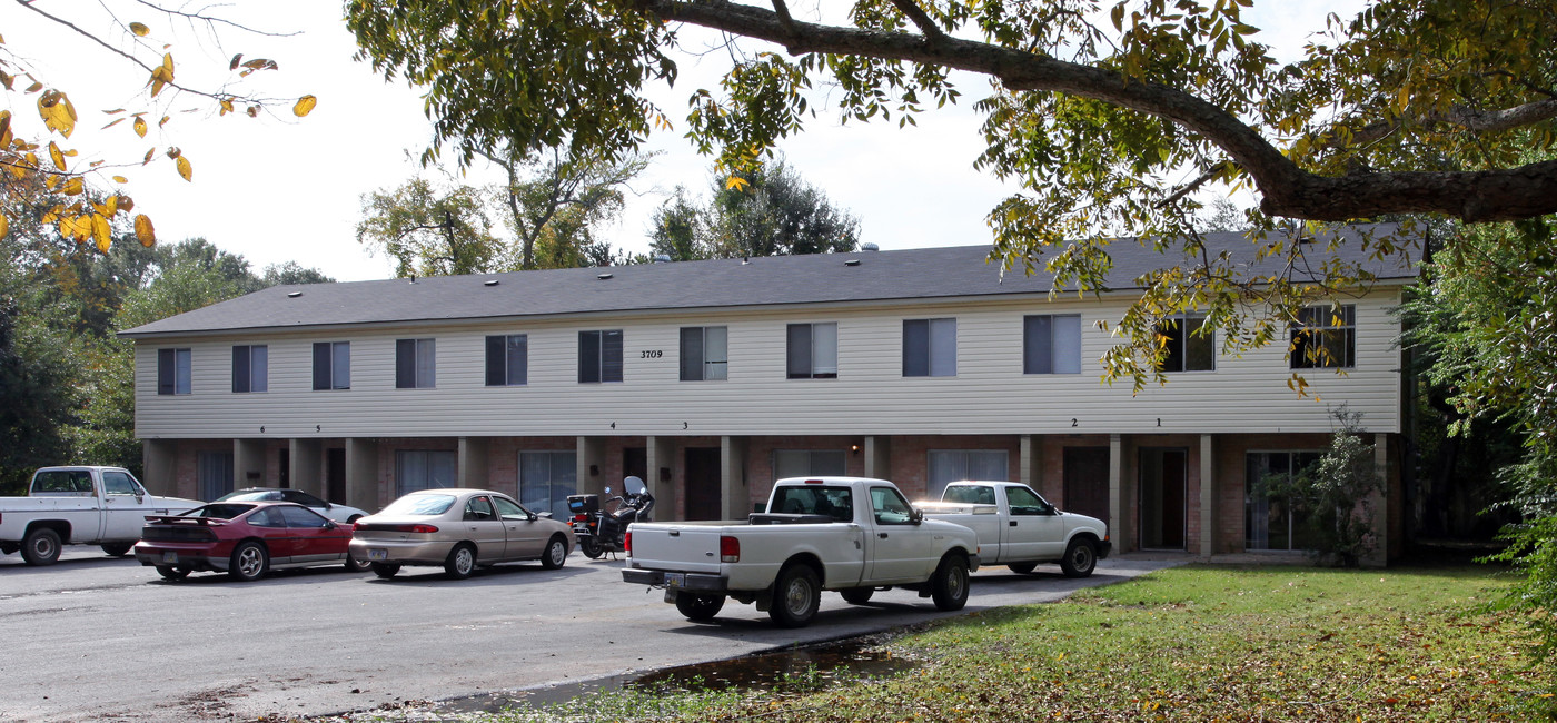 3709 Oakridge St in Pascagoula, MS - Building Photo