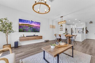 21245 NE 8th Pl in Miami, FL - Building Photo - Building Photo