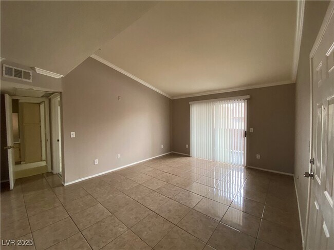 1150 N Buffalo Dr in Las Vegas, NV - Building Photo - Building Photo