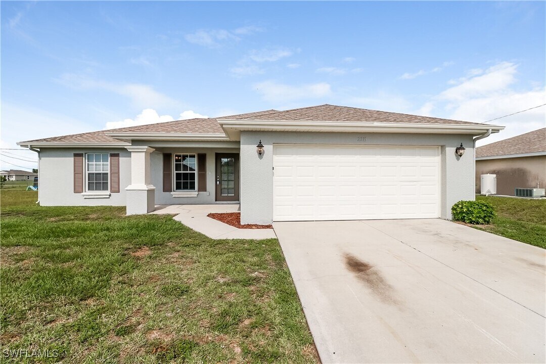 2213 NE 7th Ave in Cape Coral, FL - Building Photo