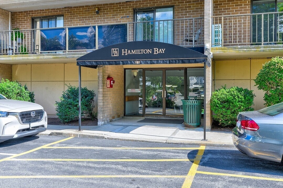 165 Quincy Shore Dr, Unit Apt C21 in Quincy, MA - Building Photo