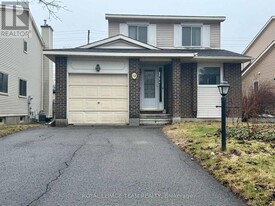 128 Pinetrail Crescent in Ottawa, ON - Building Photo