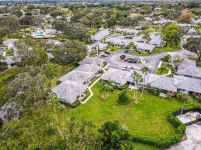 911 Club Dr in Palm Beach Gardens, FL - Building Photo - Building Photo