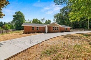 144 Co Rd 575 in Englewood, TN - Building Photo