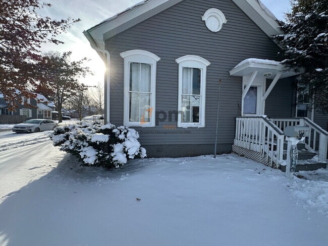 property at 912 Chicago St