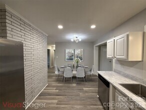 2745 Dogwood Ave in Charlotte, NC - Building Photo - Building Photo
