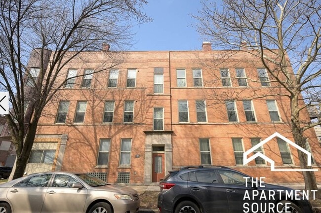2732 W Chicago Ave, Unit 2 in Chicago, IL - Building Photo - Building Photo