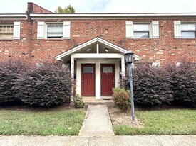 1207 Green Oaks Ln in Charlotte, NC - Building Photo