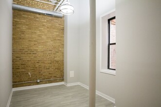 4435 W Fullerton Ave in Chicago, IL - Building Photo - Building Photo