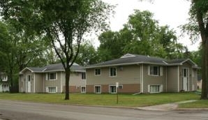 426 Marshall Ave N in Litchfield, MN - Foto de edificio