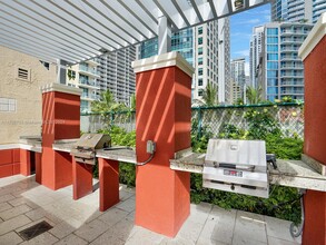 1155 Brickell Bay Dr in Miami, FL - Building Photo - Building Photo